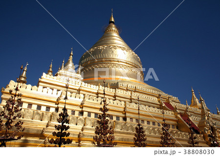 シュエズィーゴン・パゴダ(Shwezigon Pagoda)。ニャンウー。2018/2/19 シュエズィーゴン・パゴダ(Shwezigon Pagoda)。ニャンウー。2018/2/19 38808030