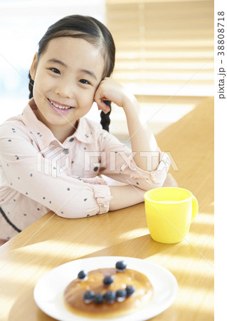 少女 子供 女性 38808718