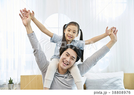 娘 お父さん 父 38808976