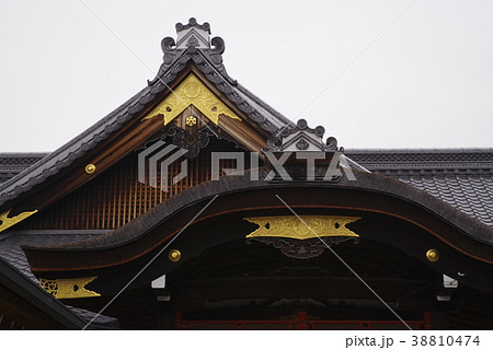 京都府　伏見稲荷大社　公務本庁の屋根 38810474