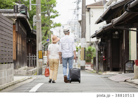 旅行中のシニア夫婦 旅行中のシニア夫婦 38810513