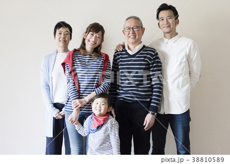三世代家族のイメージ 38810589