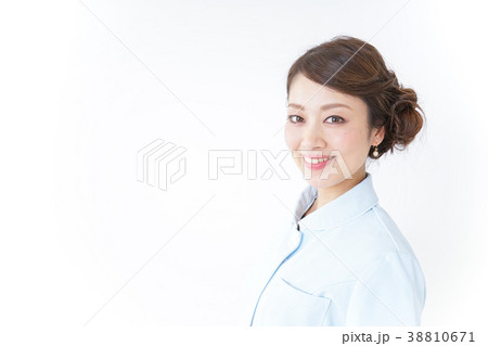 笑顔の看護師 38810671