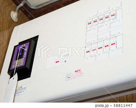 古い家の配電盤 古い家の配電盤 38811447