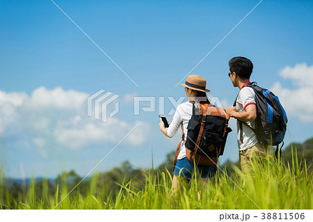 Couple tourists opening the map tourist women Couple tourists opening the map tourist women 38811506