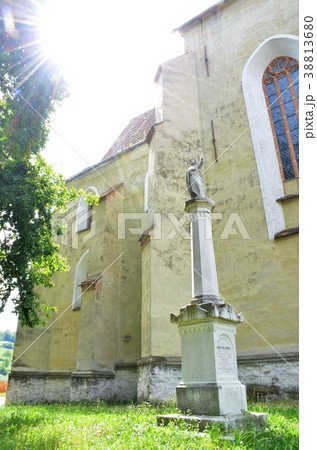 ビエルタン　要塞聖堂　キリスト像 38813680