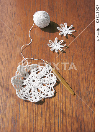 かぎ針編みと花のモチーフの写真素材 38813937 Pixta
