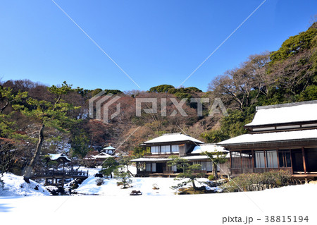 雪の横浜三渓園 38815194