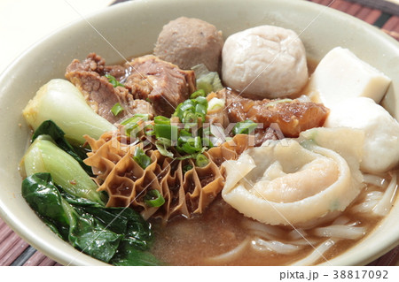 noodles with meat in soup 38817092