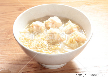noodles with meat in soup 38818856