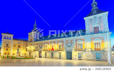 Square of Villa (Plaza de la Villa) 38818960