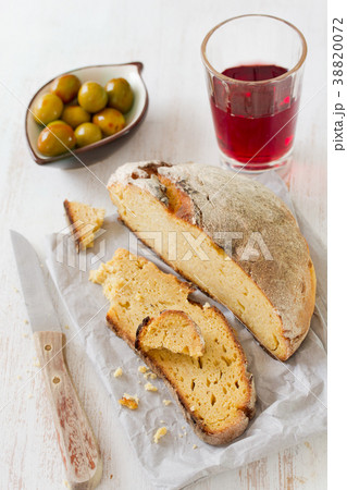 corn bread with olives and red wine on paper 38820072