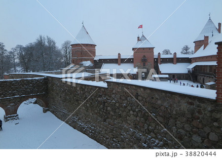 リトアニアの湖に浮ぶ古城、トゥラカイ城(Trakai Island Castle) 38820444