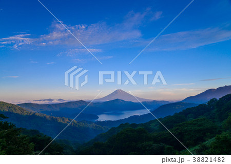 《神奈川県》箱根から、爽やかな夏富士 《神奈川県》箱根から、爽やかな夏富士 38821482