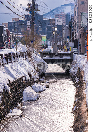 北海道の冬　小樽市 於古発川の風景 38823029