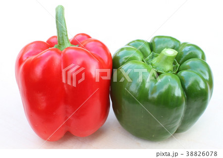 夏野菜、色鮮やかなパプリカ、カラーピーマン 夏野菜、色鮮やかなパプリカ、カラーピーマン 38826078