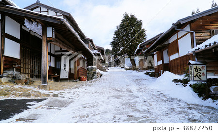 積雪の馬籠宿 38827250