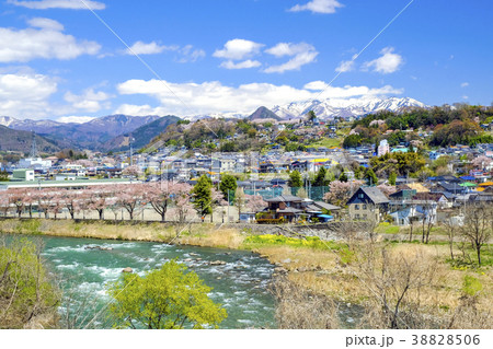 河岸段丘の町の春景 河岸段丘の町の春景 38828506