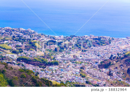《神奈川県》湯河原梅林から眺める湯河原と相模湾 38832964