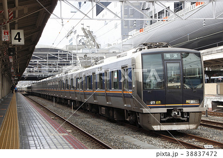 京都線各駅停車の321系電車 38837472
