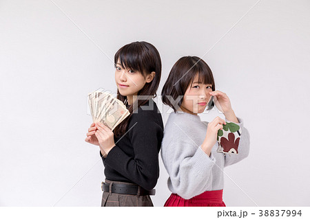 女子大生 奨学金 所得格差 38837994