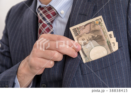 成金アピールが甚だしいスーツの男 成金アピールが甚だしいスーツの男 38838415