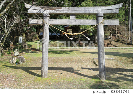 諏訪神社（向かって左側の鳥居） 38841742