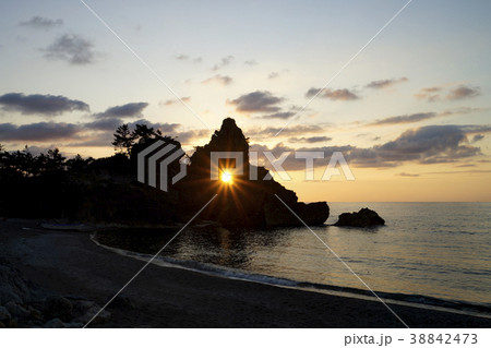 曽々木海岸 窓岩 ダイヤモンド夕陽 曽々木海岸 窓岩 ダイヤモンド夕陽 38842473