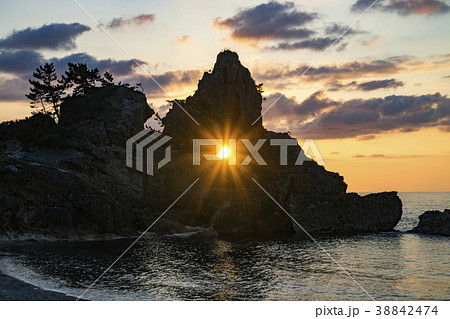 曽々木海岸 窓岩 ダイヤモンド夕陽 曽々木海岸 窓岩 ダイヤモンド夕陽 38842474