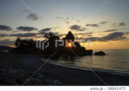曽々木海岸　窓岩　ダイヤモンド夕陽 38842475
