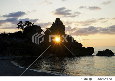 曽々木海岸 窓岩 ダイヤモンド夕陽 曽々木海岸 窓岩 ダイヤモンド夕陽 38842478