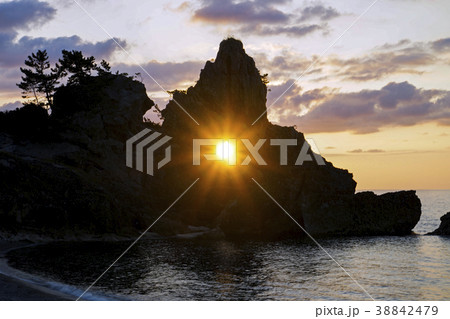 曽々木海岸　窓岩　ダイヤモンド夕陽 38842479