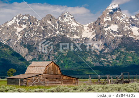 Old barn in Grand Teton Mountains Old barn in Grand Teton Mountains 38844305