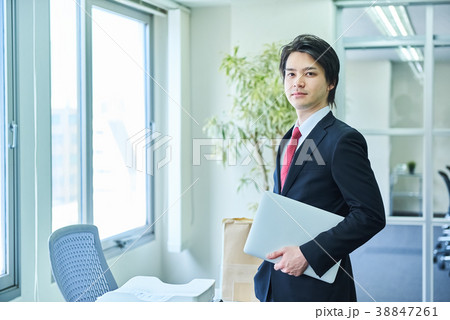 ビジネスマン オフィス 38847261