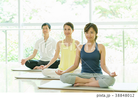 ヨガ スポーツジム トレーニングスタジオ イメージ 38848012