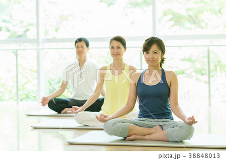 ヨガ スポーツジム トレーニングスタジオ イメージ 38848013