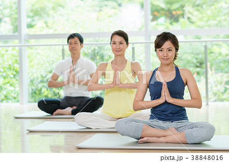 ヨガ スポーツジム トレーニングスタジオ イメージ 38848016