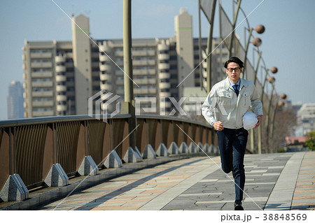 ビジネスマン 走る 作業員 建設業 ビジネス イメージ ビジネスマン 走る 作業員 建設業 ビジネス イメージ 38848569