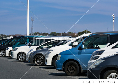 乗用車 駐車中 高速道路 サービスエリア 乗用車 駐車中 高速道路 サービスエリア 38849333