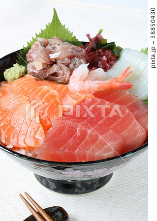 海鮮丼 38850430