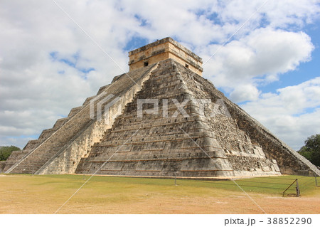 チチェンイツァのピラミッド　世界遺産　メキシコ 38852290