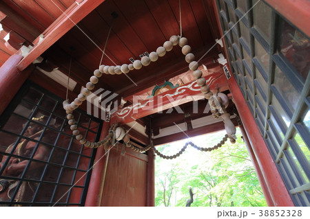 千葉県松戸市の本土寺　仁王門にかかる数珠 38852328