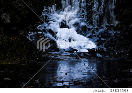凍った銚子の滝 38852593