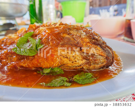 deep fried fish and chili sauce 38853632