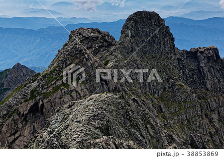 奥穂高岳から見るジャンダルムと西穂高岳への稜線 38853869