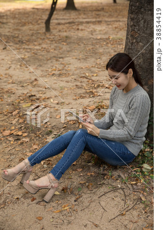 屋外 室外 女性 38854419