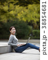 屋外 室外 若い女性 38854681