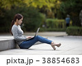 屋外 室外 若い女性 38854683