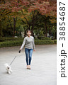 屋外 室外 若い女性 38854687