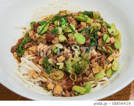 台湾 炸醤麺 ジャージャー麺 38856419